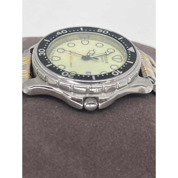 Vintage Rare Pulsar by Seiko V532-8060 100M WR Dive Jumbo Case Watch Date - Picture 3 of 7